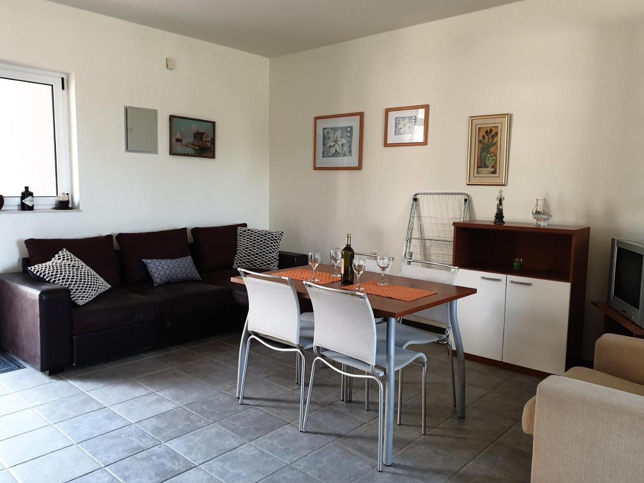 Apartments Bellevue Novalja Bagian luar foto