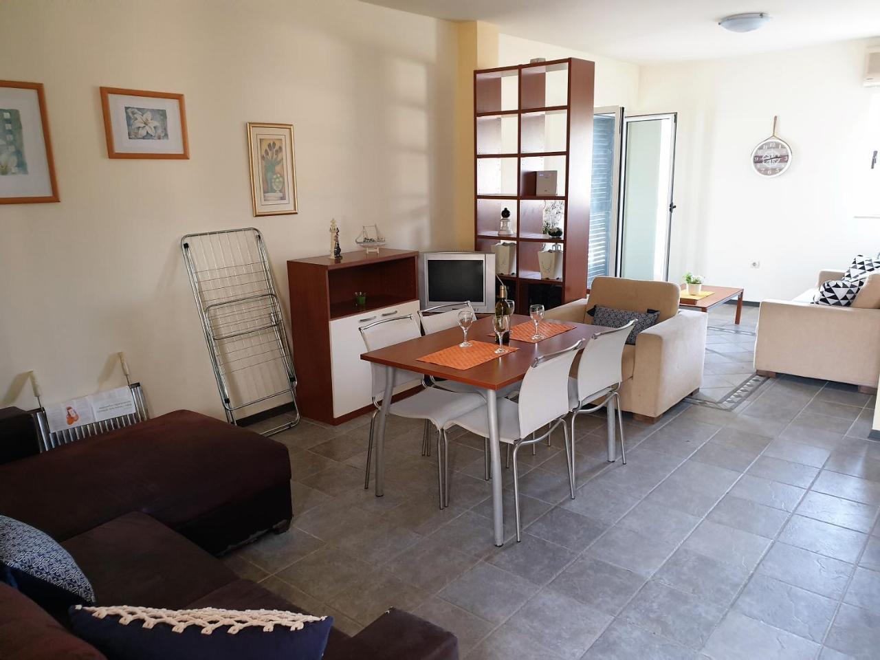 Apartments Bellevue Novalja Bagian luar foto