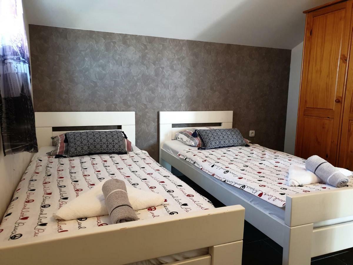 Apartments Bellevue Novalja Bagian luar foto